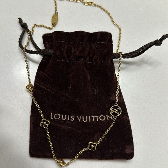 Louis Vuitton Flower Necklace - Gold - Picture 4 of 4